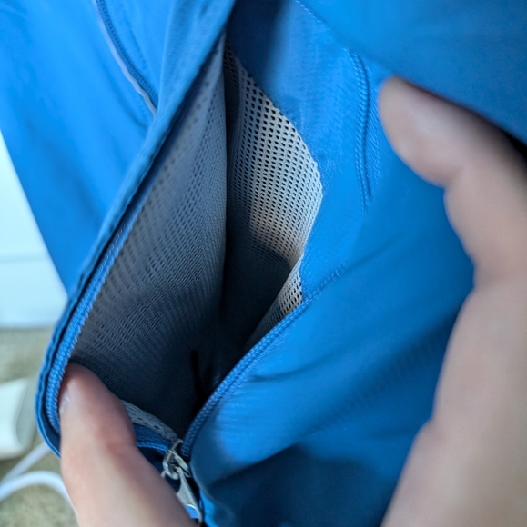 Saucony Running Vest Unisex Lightweight Sleeveless Sz M Athletic - Picture 8 of 16